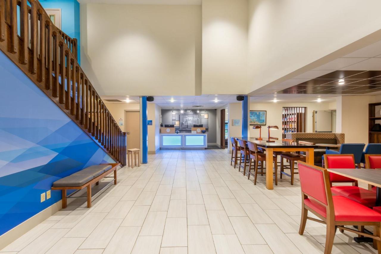 Holiday Inn Express Vermilion By Ihg Exterior foto